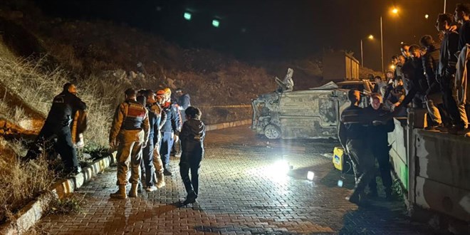 Erzurum'da otomobil �arampole yuvarland�: 1 �l� - Son Dakika Haber