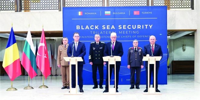 Karadeniz'de ticari gemilere sald�r�lara kar�� ek tedbirler al�nacak - Son Dakika Haber
