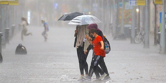 Akdeniz'de �iddetli ya��� bekleniyor: Sel ve hortum riskine dikkat