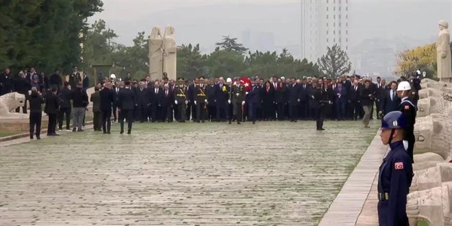 Cumhuriyet 103 ya��nda. Devlet erkan� An�tkabir'de
