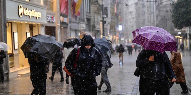 �stanbul'a Balkanlar'dan so�uk, Orta Akdeniz'den ya���l� hava geliyor