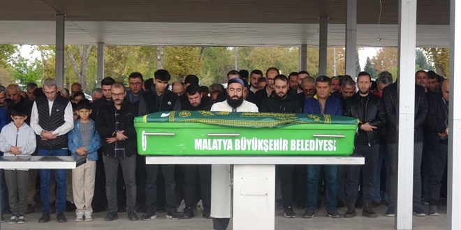 Bisiklet kazas�nda hayat�n� kaybeden adliye �al��an� defnedildi - Son Dakika Haber