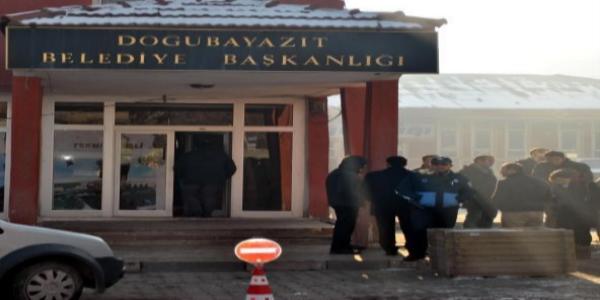 Doğubayazıt'ın belediye başkanı gözaltına alındı