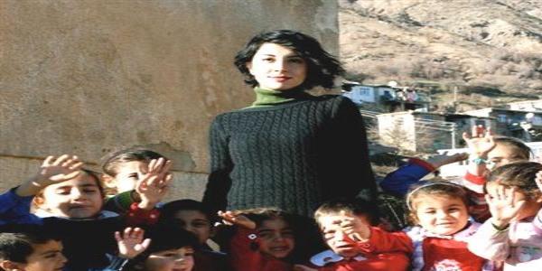 Bedia öğretmen, Diyarbakır'ın dağ köyü Aydınlı'daki çocuklara ışık oldu