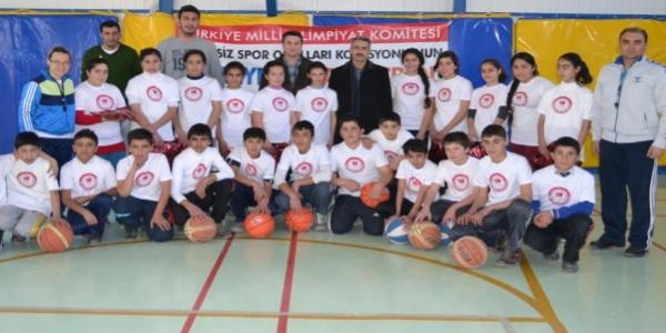 Van'da 'cretsiz Spor Okullar' projesi devam ediyor