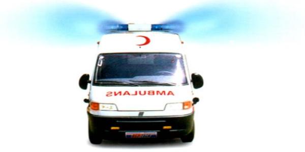 Yolcu minib�s� ile ambulans kafa kafaya �arp��t�, 3 yaral�