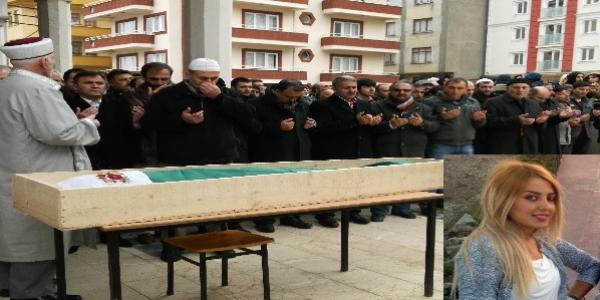Trafik kazası sonucu hayatını kaybeden üniversite öğrencisi toprağa verildi
