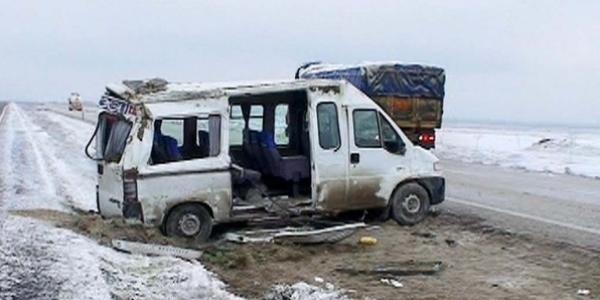 ��renci ta��yan minib�s takla att�: 1'i ��retmen 12 yaral�