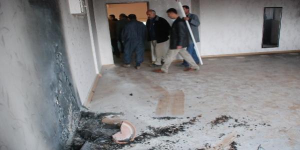 �lk��retim okulunda yang�n