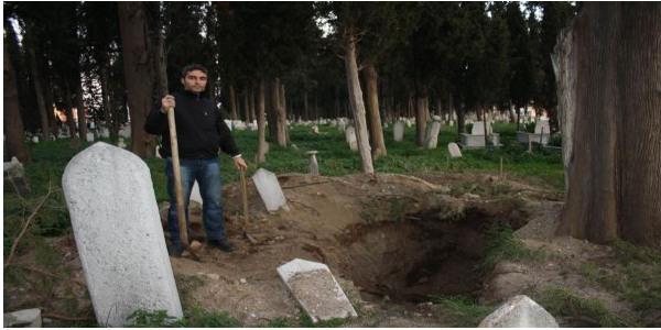Defineciler mezarları talan etti