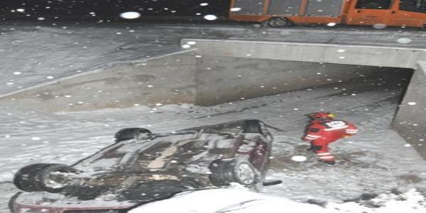 Otomobil menfeze uçtu: 5 yaralı