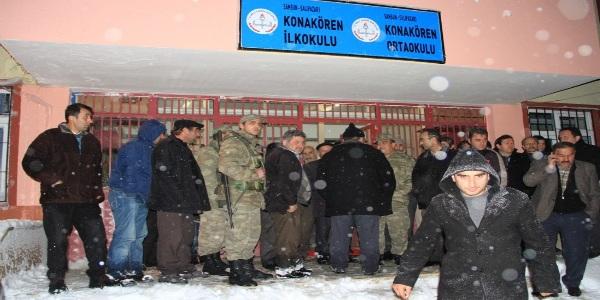 Öğretmen ve öğrenciler 30 saattir okulda mahsurlar