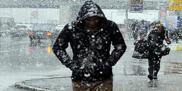 �stanbul'da kar kal�nl��� yar�m metreye ula�t�