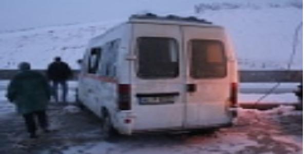 Minib�s kar ya���� nedeniyle devrildi