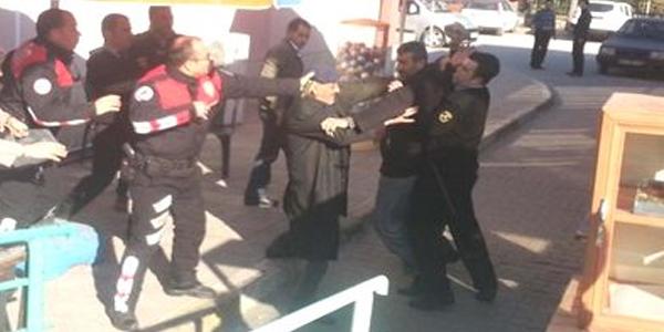 'Eşinle ilgilenmedin' deyip, darp ettiler