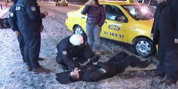 Buz tutan yolda motosiklet kazası: 1 yaralı
