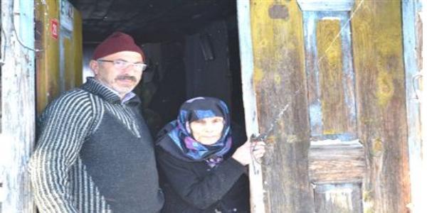 98 yaşındaki hasta iş makinalarıyla kurtarıldı