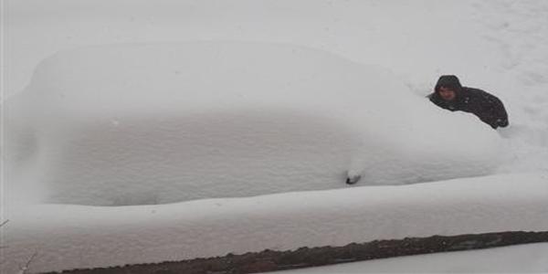 Tatvan'da kar kalnl 2 metreyi buldu