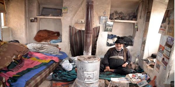 7 yıldır elektriksiz yaşıyor