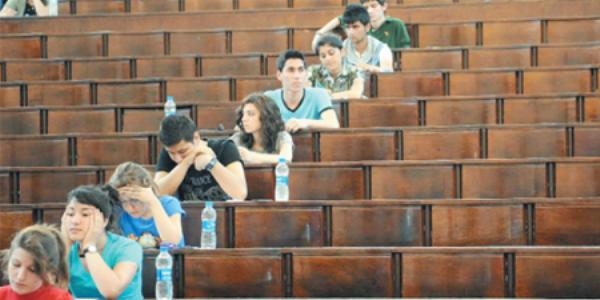 Sınavda, başörtülüyü çıkaran memura hapis istemi