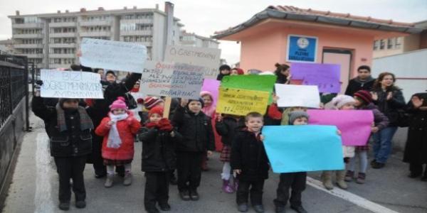Eksi 5 derecede '��retmenimizi g�ndermeyin' eylemi
