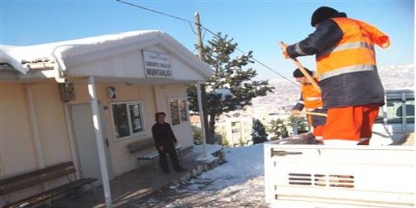 İzmit Belediyesi tuzlama çalışmalarını sürdürüyor