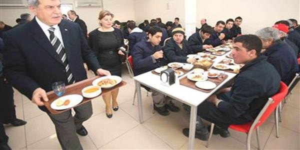 Körfez'deki okul inşaatına tebrik