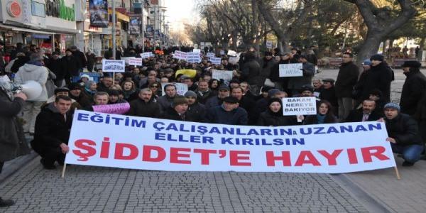 Öğretmenlerden protesto yürüyüşü