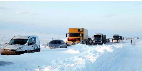 Taziyeye giderken yolda mahsur kald�lar