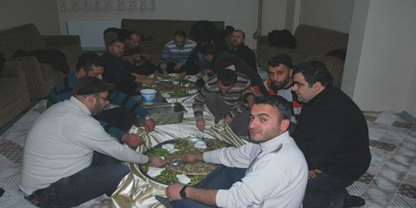 Patnos'ta gazeteciler yemekte bir araya geldi