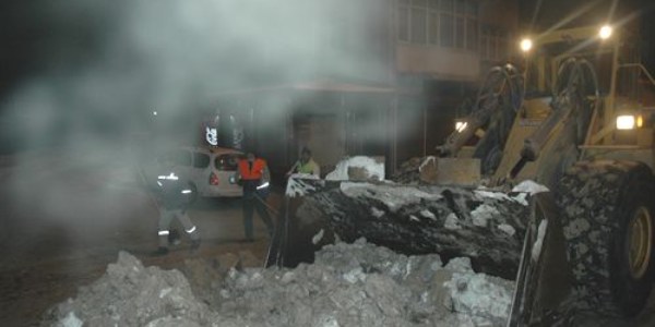 Erzurum dondu: Eksi 30