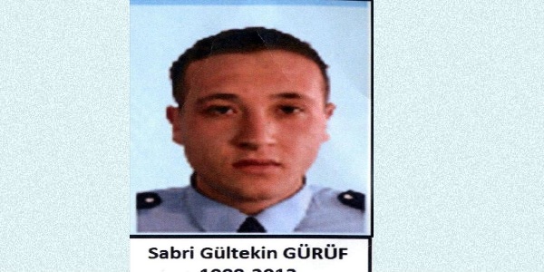 Buzlu merdivende kayan polis memuru hayatını kaybetti