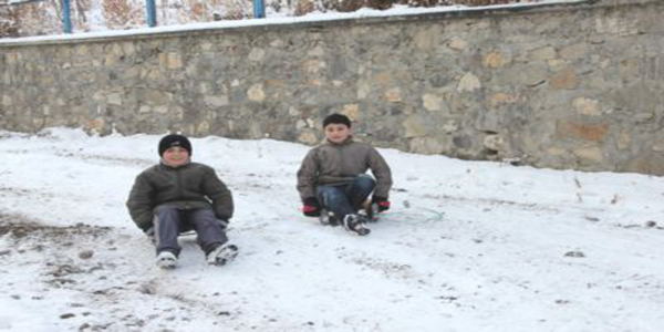 Yozgat'ta çocukların kar keyfi