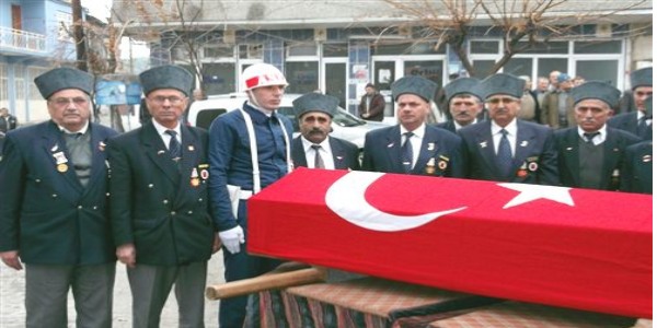 Akhisarlı Kıbrıs gazisi, son yoluculuğuna uğurlandı