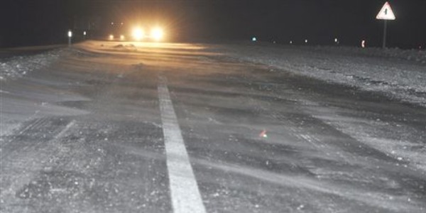 Aksaray'da kar ve tipi kazalara neden oldu
