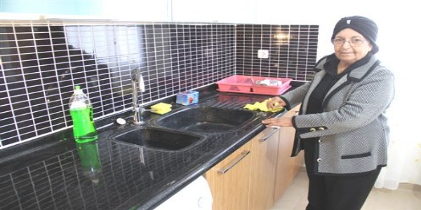 Hayat�n� kimsesizlere adad�