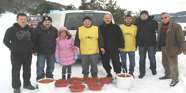 A� kalan yaban hayvanlar�na 1 ton yiyecek