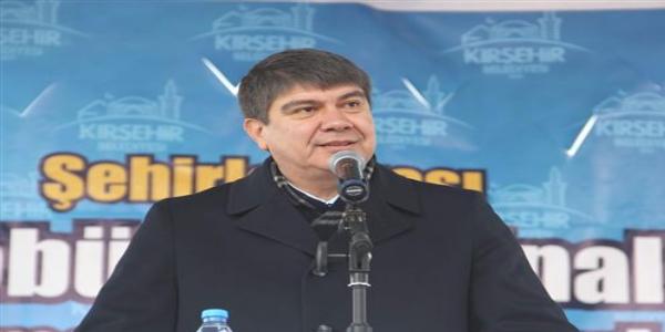 Menderes Türel, Kırşehir'de inşaat süresini pazarlıkla 1,5 ay geriye çekti