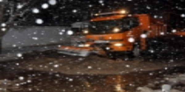 Patlayan su kanalı caddeyi göle çevirdi