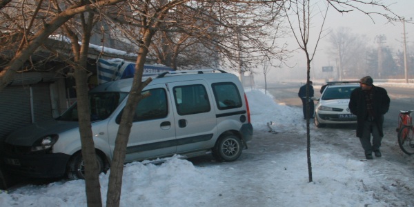 Okula giden k�z ��renci trafik kazas�nda yaralad�