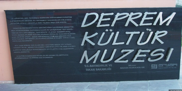 Deprem müzesi, ziyaretçilerin ilgisini çekiyor