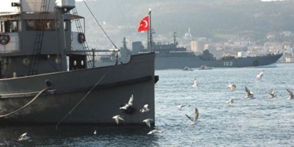 Doğal gaz tankeri Çanakkale Boğazı'ndan geçti