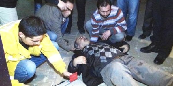 Yolda y�r�rken kalp krizi ge�irdi