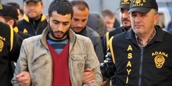 2 kişiyi 'ne bakıyorsun lan' sözüne kızıp vurmuş