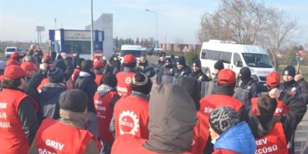 İşçi eyleminde 'yol' gerginliği