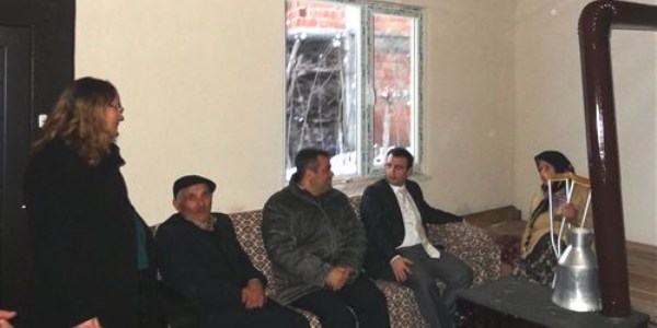 Evi yanan vatandaşa yardım eli