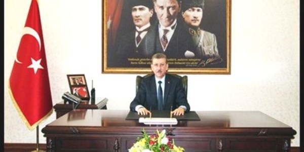 Valinin adını kullanarak yardım topladılar