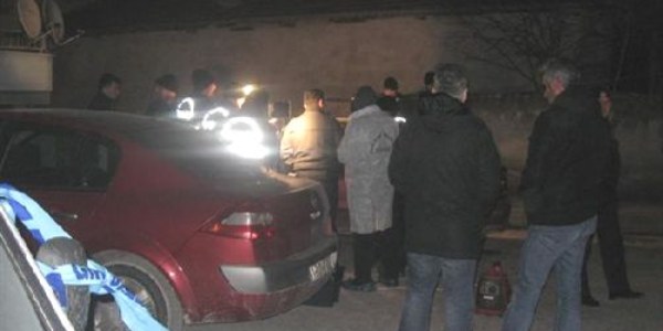 Şizofren hastası, komşunun boğazını kesip 30 yerinden bıçakladı
