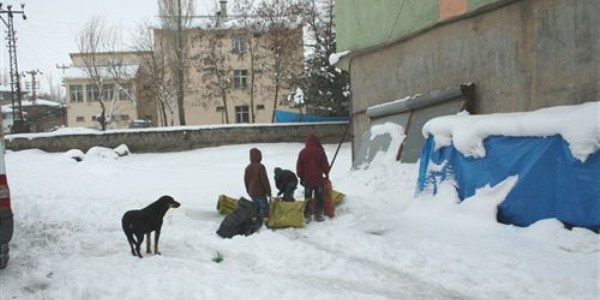 Çöpten kömür topluyorlar