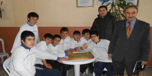 4 Eylül Ortaokulu futbolda Kula şampiyonu oldu